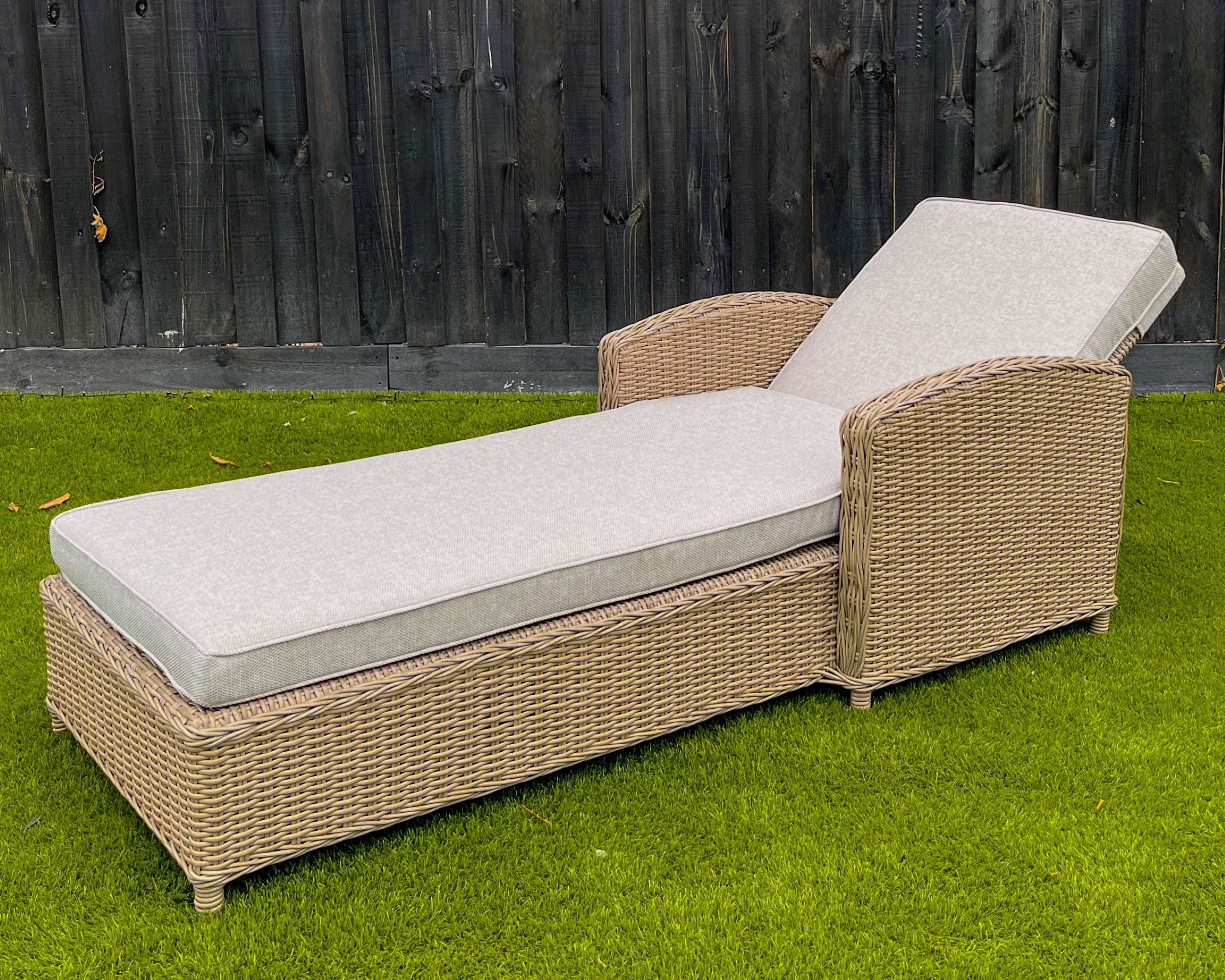 Wicker lounger online